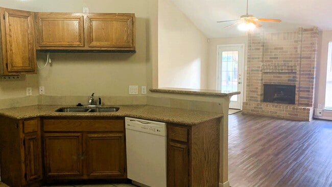 Building Photo - 3730 Village Grove Dr