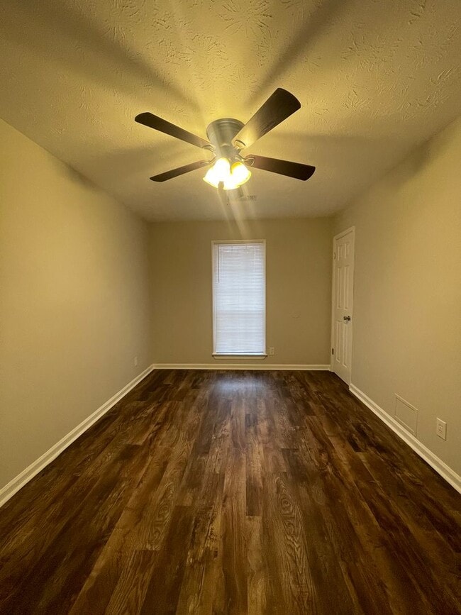 Building Photo - 133 Cedar Ct