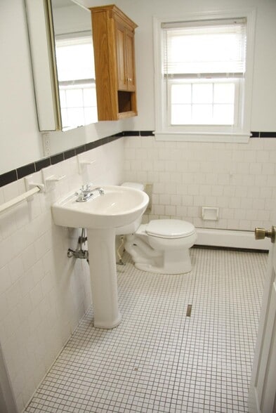 Building Photo - 6 Dragon Ct Cir