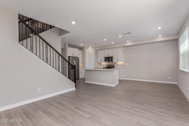 Building Photo - 5835 E Rose Garden Ln