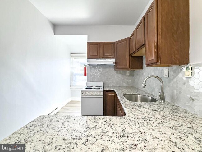 Building Photo - 419 Woodward St