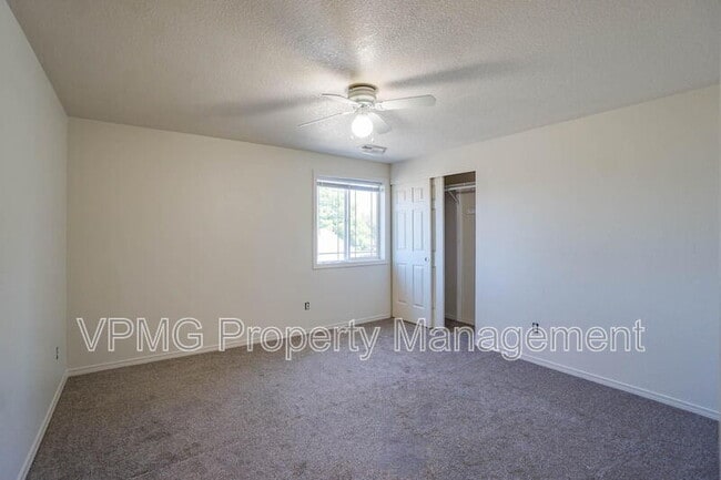 Building Photo - 8907 NE 84th St