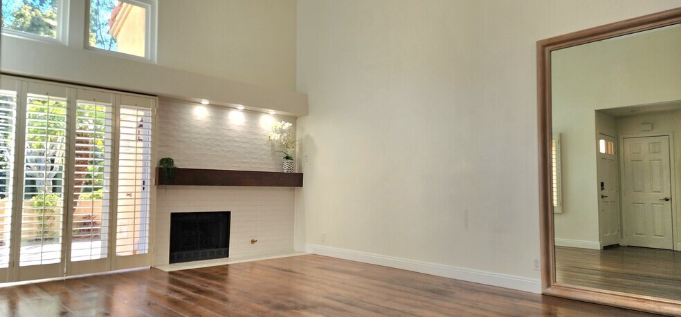 Building Photo - 71 Corsica Dr