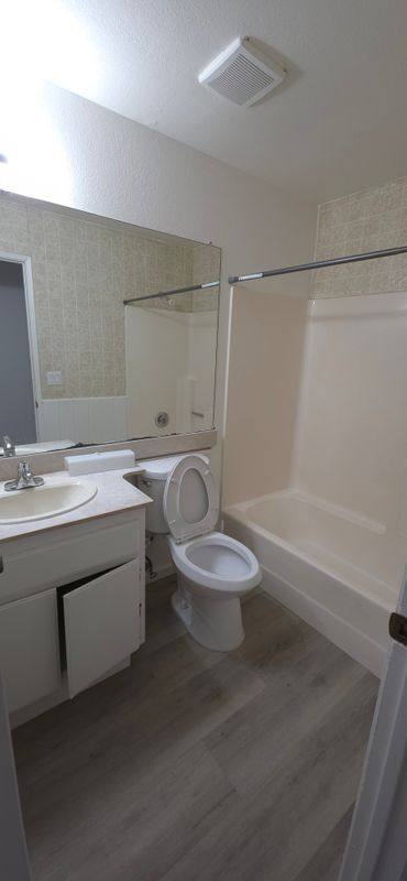 Building Photo - 915 Almond Blossom Dr