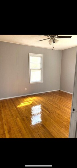bedroom 2 - 738 W Grover St