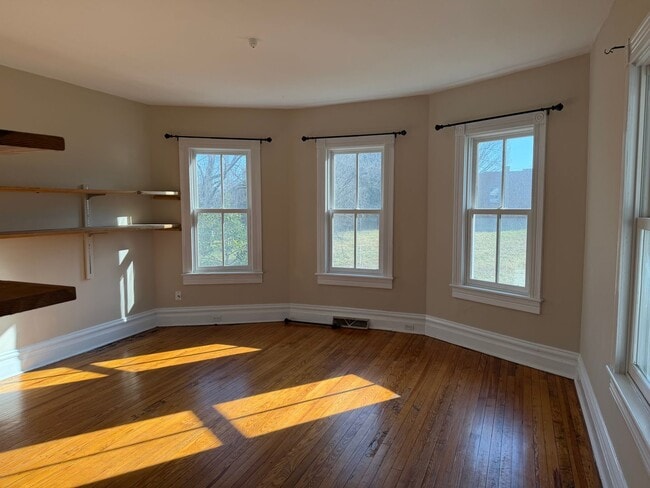 Building Photo - 5826 Railroad Ave