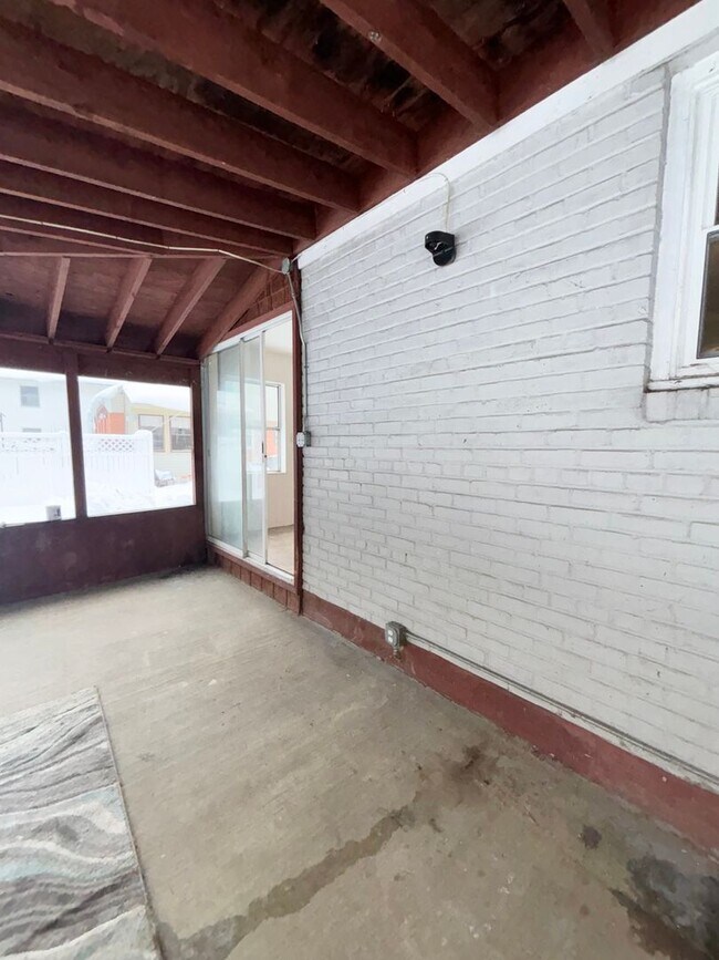 Building Photo - 110 Victory Dr