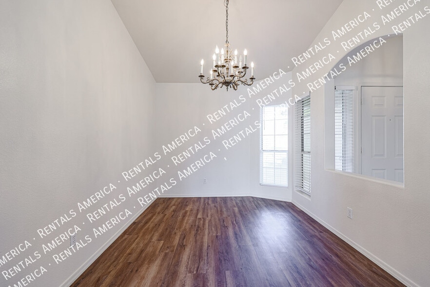 Building Photo - 5351 W Saragosa St