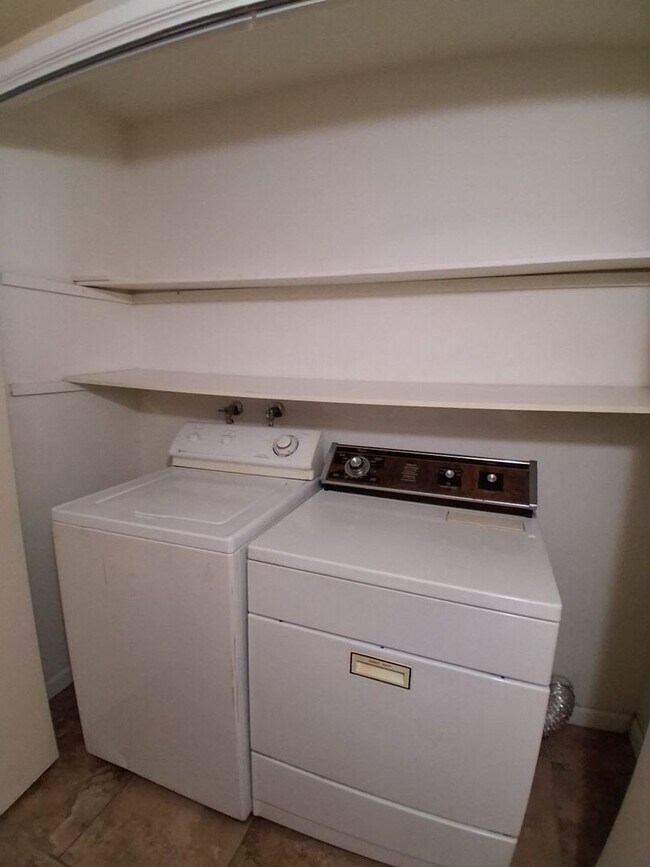 Building Photo - Charming Well-Maintained 3-Bed Fresno House!
