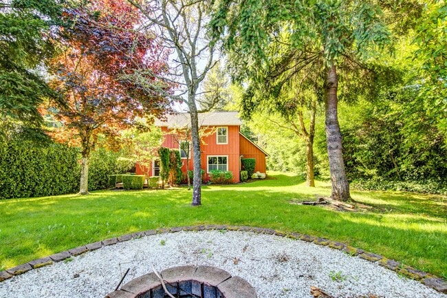 Building Photo - Beautiful Downtown Home