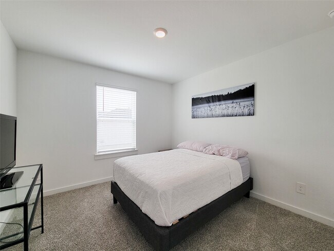 Building Photo - 3223 Creston Gate Dr