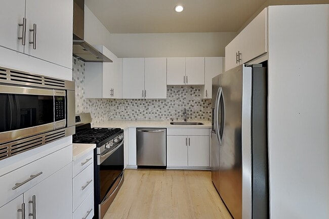 Building Photo - 392 Midstream Ln