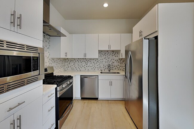 Building Photo - Stunning West Sac Condo