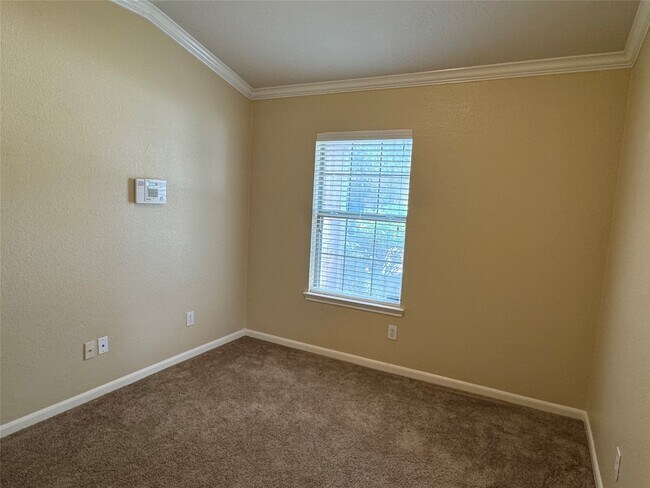 Building Photo - 21307 Springbrook Hollow Ct