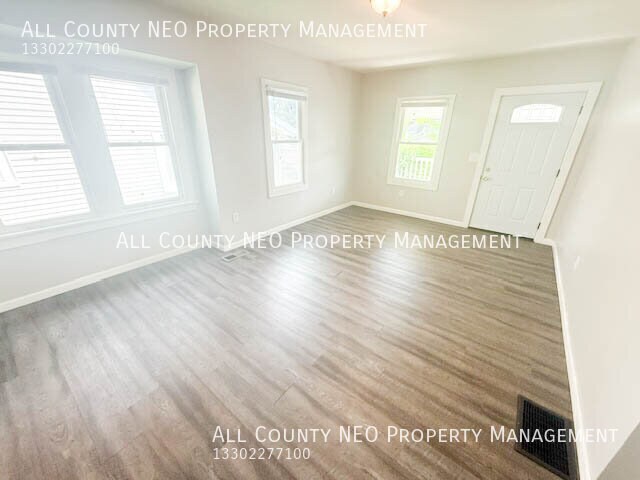 Building Photo - 901 McKinley Ave