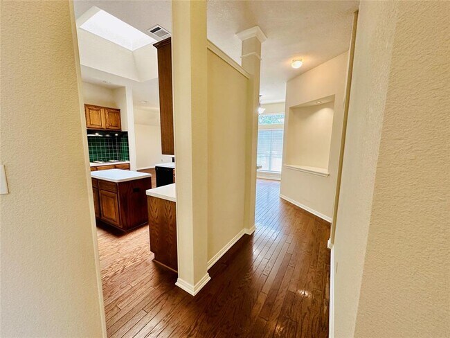 Building Photo - 6514 Clairmont Dr