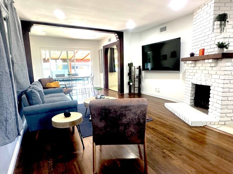 Building Photo - 15732 Covello St