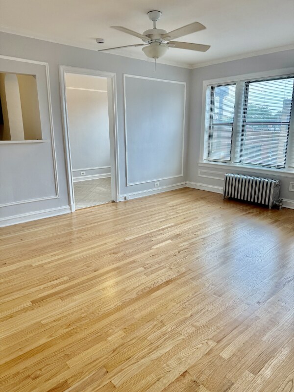 Building Photo - 2351 W Wilson Ave