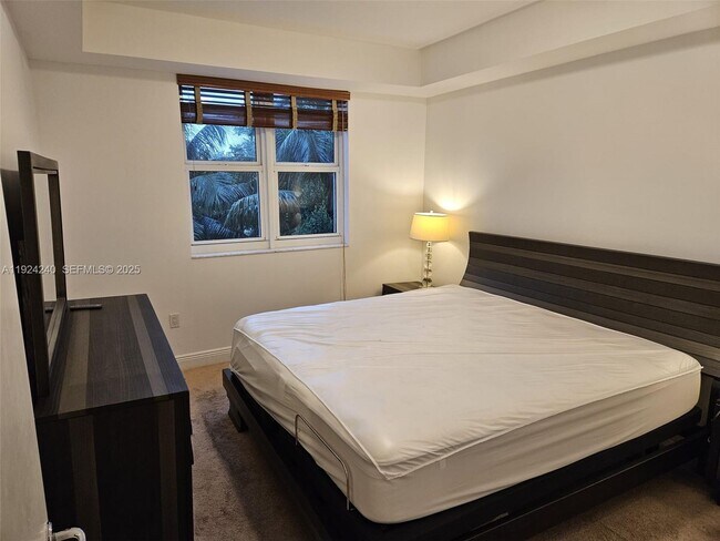 Building Photo - 20000 E Country Club Dr