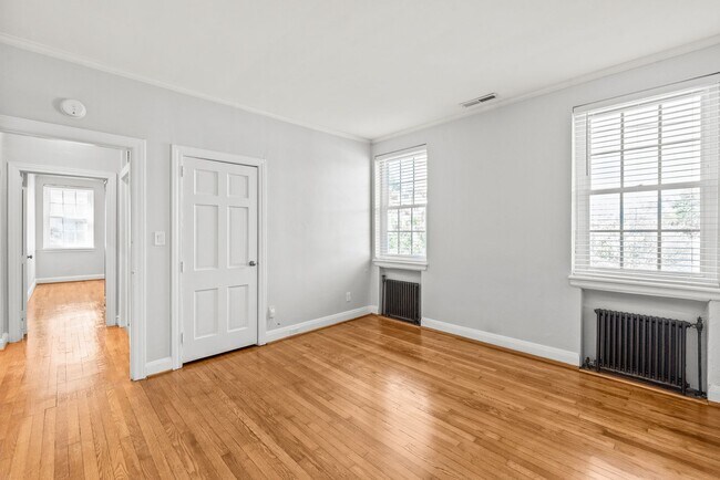 Building Photo - 920 Monticello Terrace