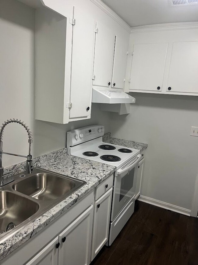 Building Photo - Available now. FULLY RENOVATED 2BR/1 BA Ho...