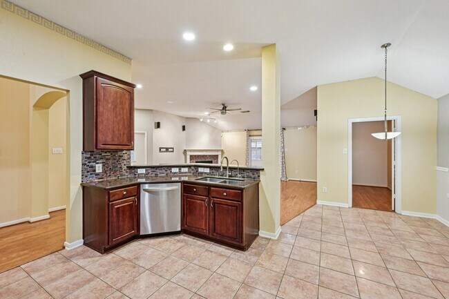 Building Photo - 15114 Magnoliabough Pl