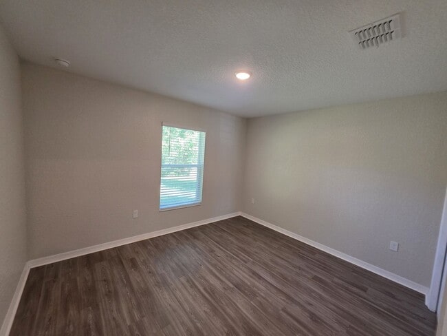 Building Photo - Charming 3 bed 2 bath in Inverness