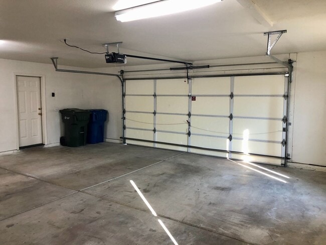 Building Photo - Beautiful 2 Bedroom, 2 bathroom Home in El Camino Village!