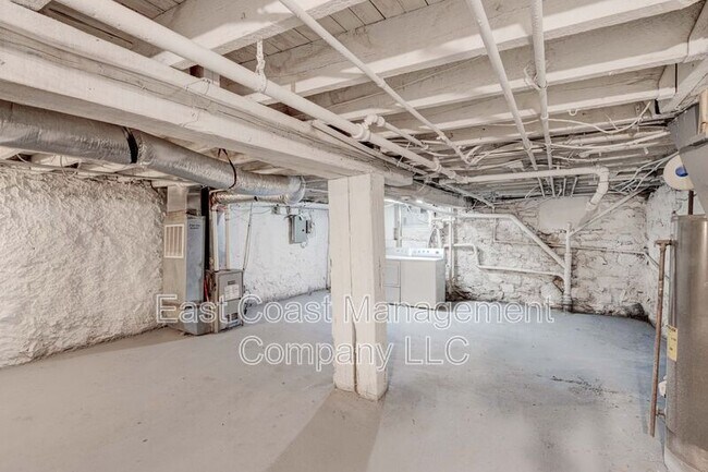 Building Photo - 2854 Oakley Ave