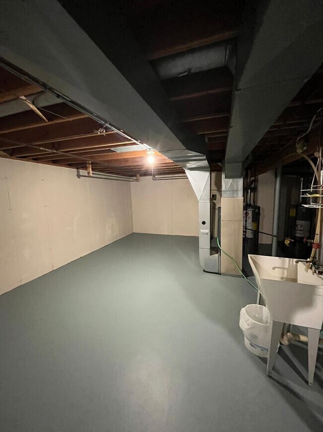 Building Photo - 5509 Midvale Dr
