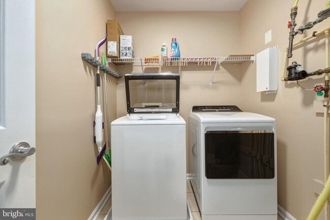 Building Photo - 13947 Hollow Wind Way