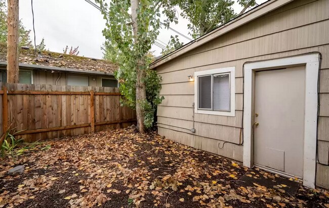 Building Photo - Only $2795/month for 4 Bedroom Campus Home
