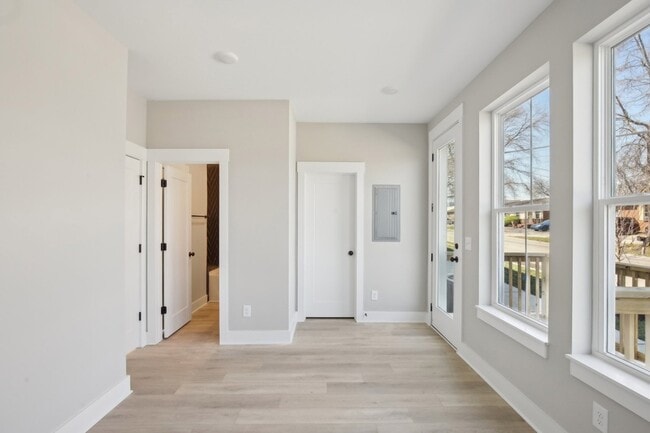 Building Photo - 341 Archwood Dr