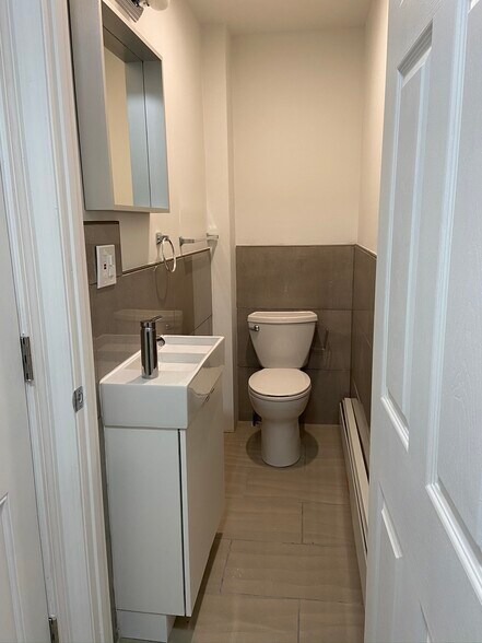 Building Photo - 259 Windsor St