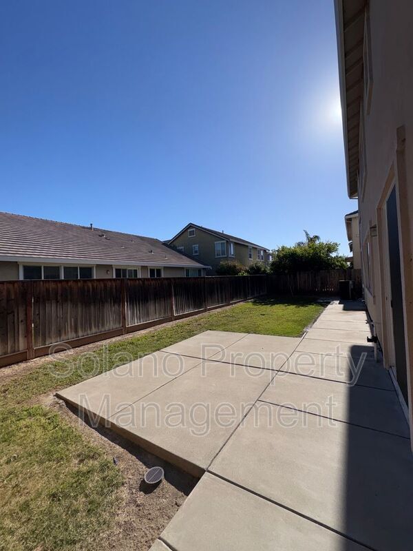 Building Photo - 100 Mt Adams Cir