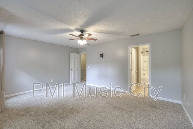 Building Photo - 1068 Ashmore Dr