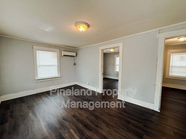 Building Photo - 407 Andy St