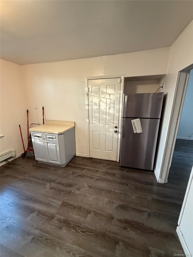 Building Photo - 4529 Carpenter Ave