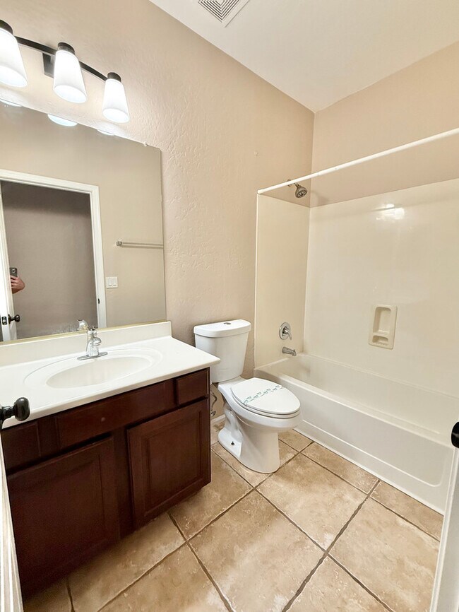 Building Photo - Amazing 4-Bedroom Home W/ POOL Service