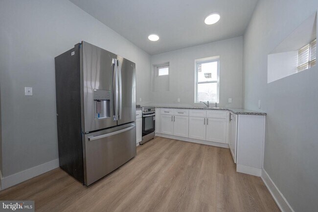 Building Photo - 122 3RD St