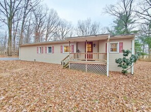 Building Photo - 3 Bed / 1 Bath Single Family Home