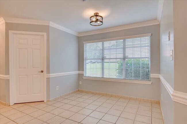 Building Photo - 1094 Maple Ridge Ct