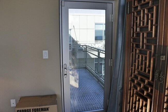 Building Photo - 1550 E Royall Pl