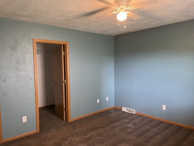 Building Photo - 3 Bedroom, 3 Bath Duplex in Greenville