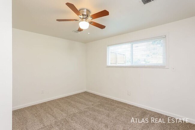 Building Photo - 649 Evanston St