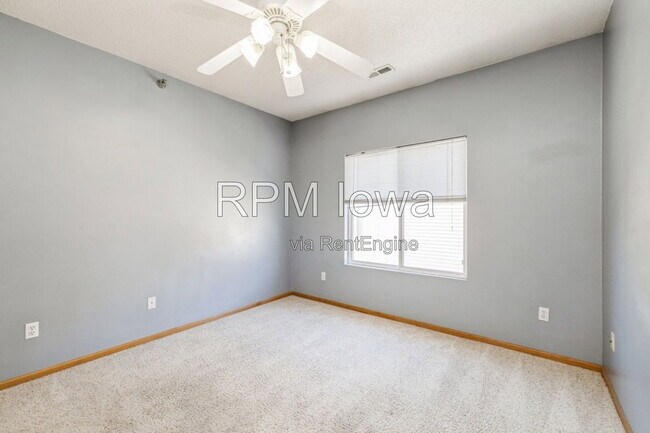 Building Photo - 1320 SE Florence Dr