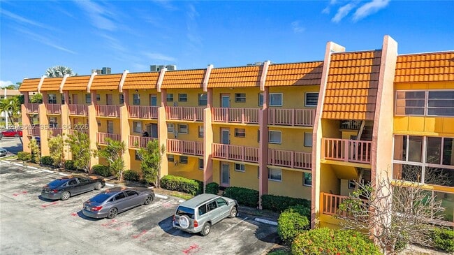Building Photo - 6750 Royal Palm Blvd
