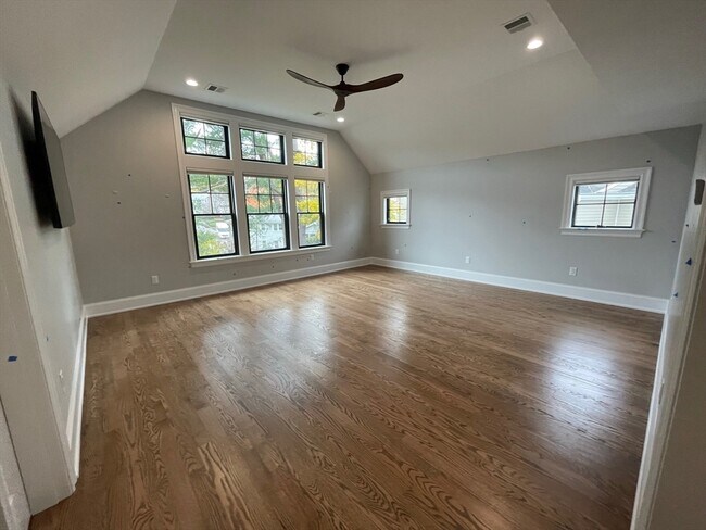 Building Photo - 119 Woodbine Cir