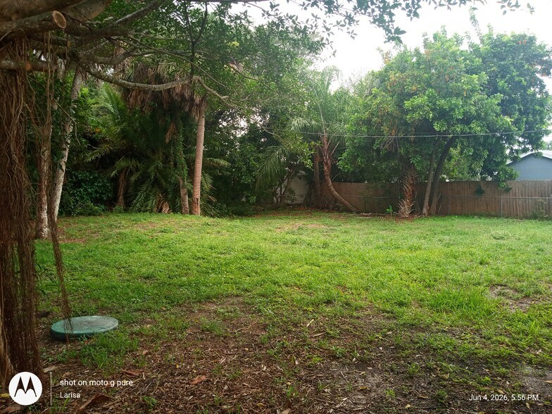 Building Photo - 1439 Glick Dr