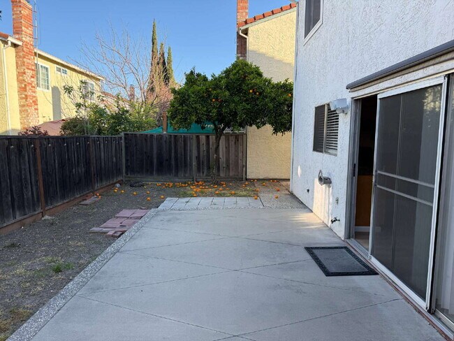 Building Photo - Spacious Blossom Valley Home